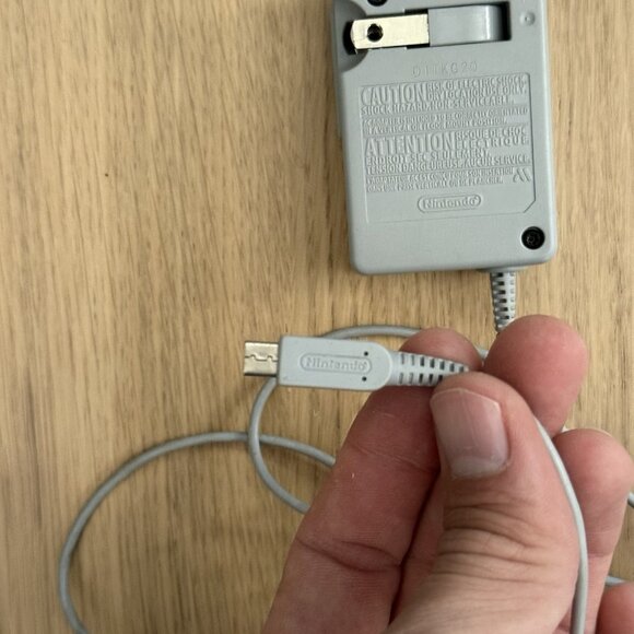 Nintendo DSi Black Onyx Console. Tested And Working OEM Charger READ!! - Picture 12 of 15